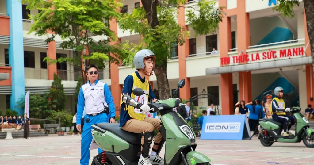 Luật giao thông nên được dạy nhiều như môn Giáo dục công dân