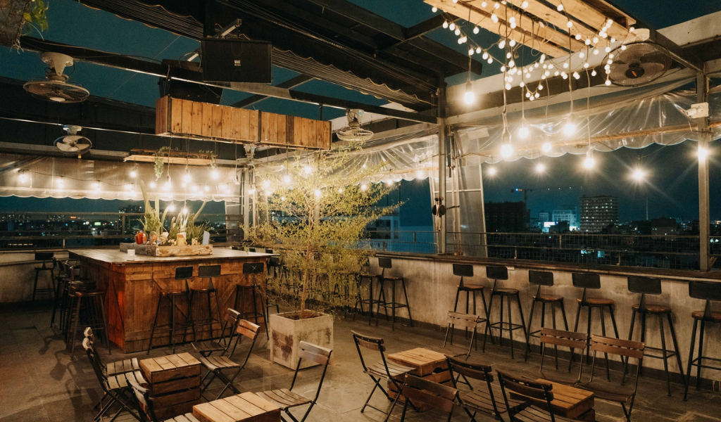 Top 3 quán rooftop chill cùng nhạc acoustic tại Bình Thạnh 4 Trăng Non rooftop
