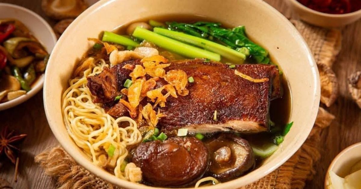 Top 10 quán ăn ngon Sài Gòn khiến thực khách khó tính cũng mê mẩn 5 Nếu chưa từng thử mì vịt tiềm, bạn có thể đến một trong các địa chỉ trên để thưởng thức (Ảnh Sưu tầm Internet)