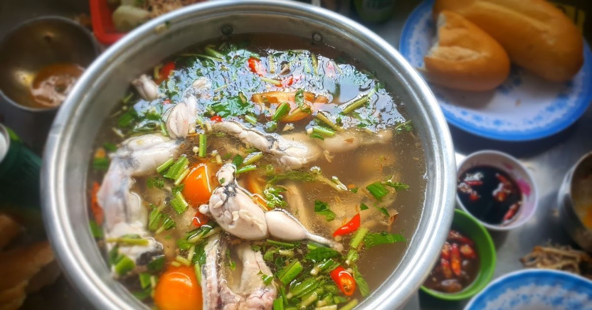 Nồi lẩu ếch bắt mắt của quán lẩu ngon Sài Gòn Cô Tư (Ảnh: Sưu tầm)