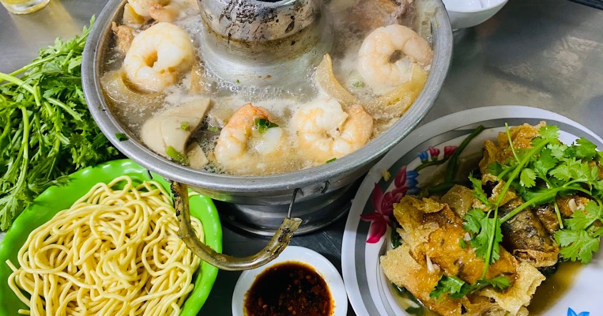 Thưởng thức món lẩu Sài Gòn ngon nổi tiếng – lẩu cá Dân Ích (Ảnh: Sưu tầm)