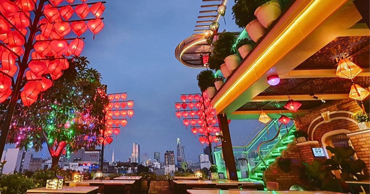 The View Rooftop Bar đúng chất một Hội An thu nhỏ với rất nhiều đèn lồng (Ảnh Sưu tầm Internet)