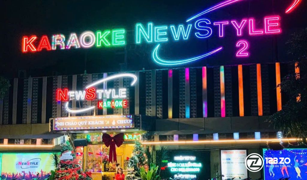 Top 13 Quán Karaoke Gò Vấp Giá Rẻ - Xuyên Đêm 3 Mặt tiền quán karaoke NewStyle 2 nổi bật vào ban đêm với bảng hiệu đèn neon đa sắc tại Gò Vấp.