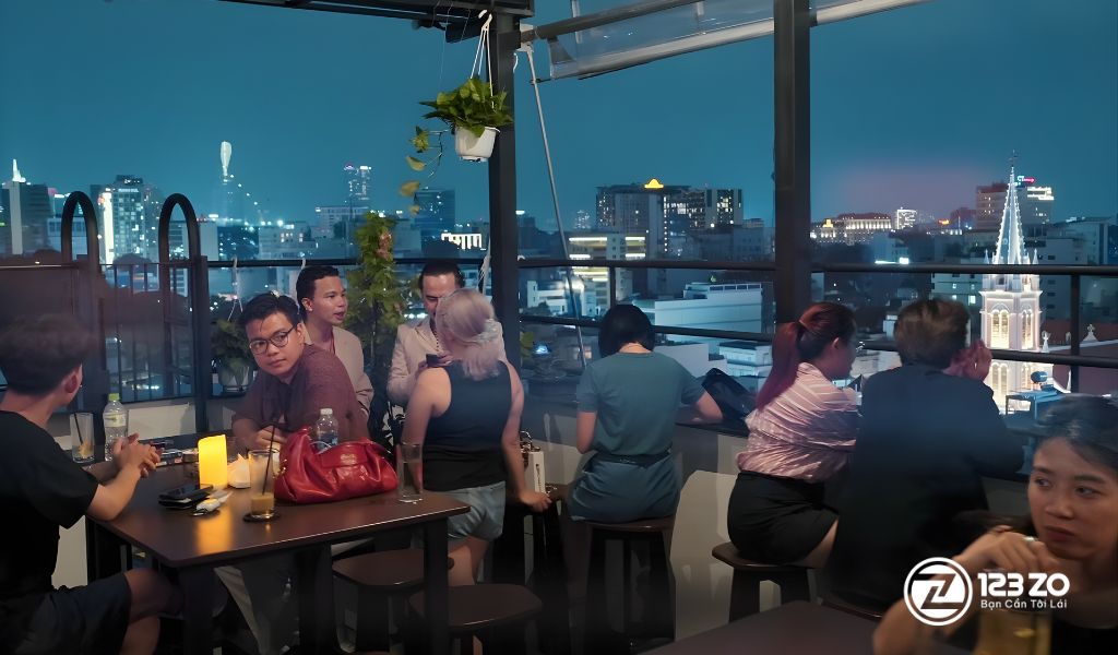 Top 5 Quán Cà Phê Rooftop View Đẹp Dành Cho Team Sống Ảo 4 Mary Jane’s The Bar - Quán cà phê rooftop view Bitexco ấn tượng