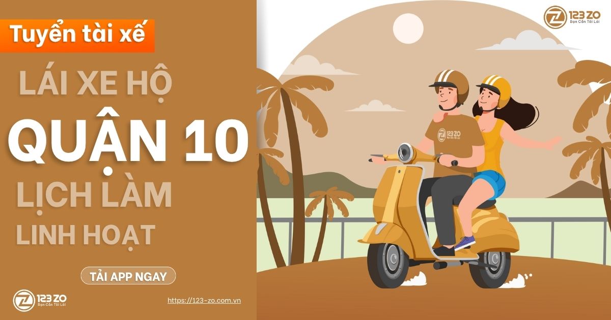 Quảng cáo tuyển tài xế lái xe hộ tại QUẬN 10, nhấn mạnh "LỊCH LÀM LINH HOẠT." Hình minh họa hoạt hình một cặp đôi đang đi xe tay ga màu vàng.