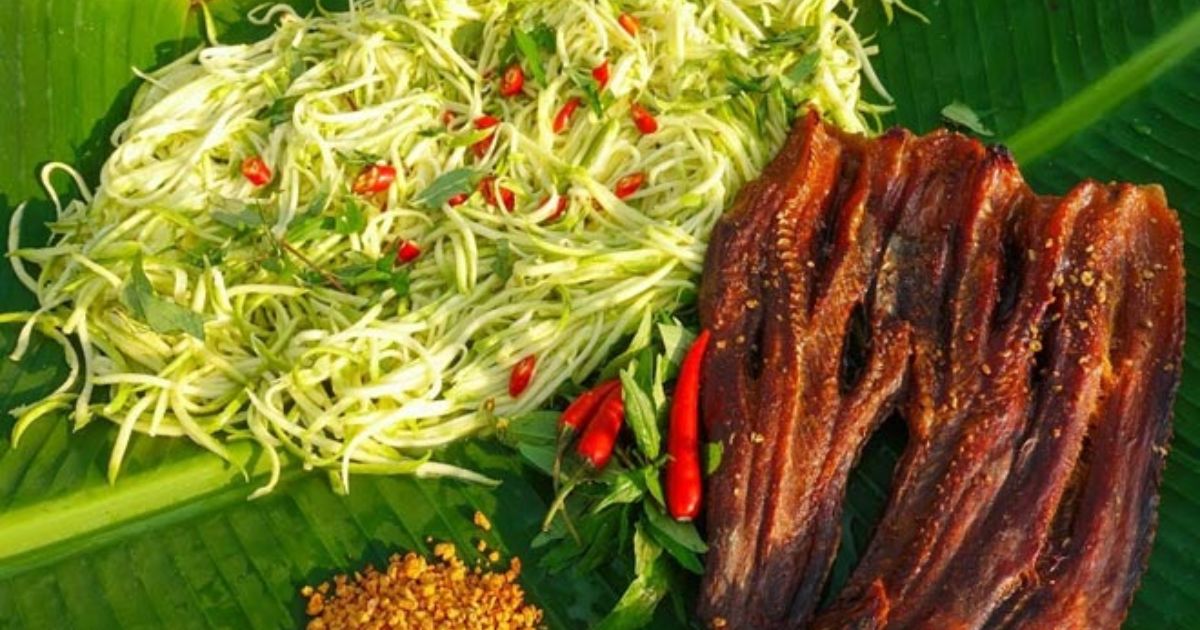 Gỏi xoài khô cá lóc khô bò – Món nhậu của giới trẻ thời nay (Ảnh: Sưu tầm Internet)