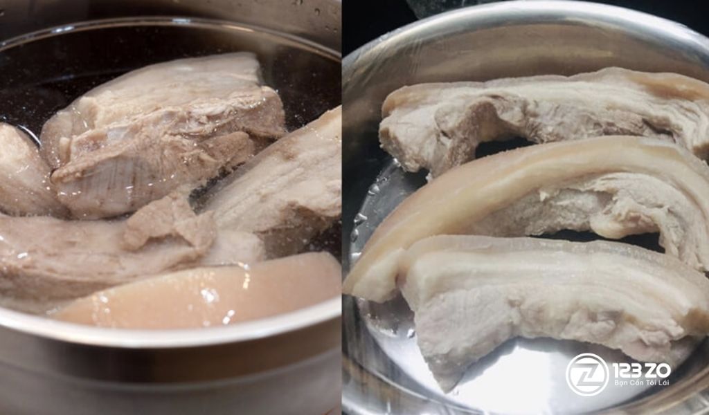 Luộc thịt ba chỉ để săn chắc trước khi ngâm mắm. Bí quyết cho CÁCH LÀM THỊT BỎ MẮM giòn ngon.