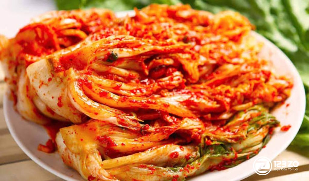 Thành phẩm kim chi cải thảo cay nồng, giòn ngon, màu sắc bắt mắt.