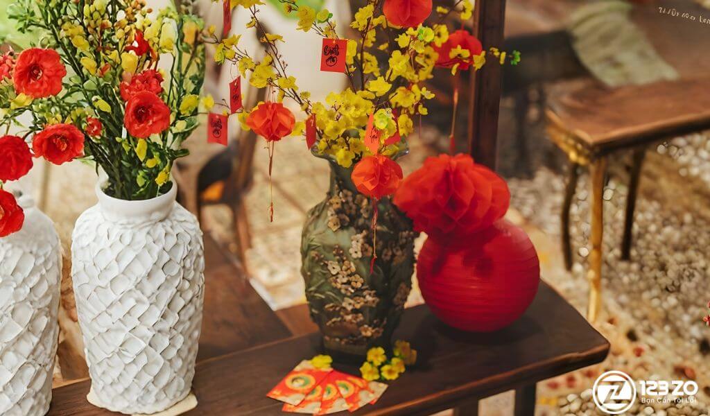 rang trí cây mai ngày Tết với đèn lồng (1)